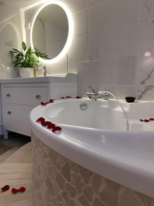 Guest House Privee Ezanville Bagian luar foto
